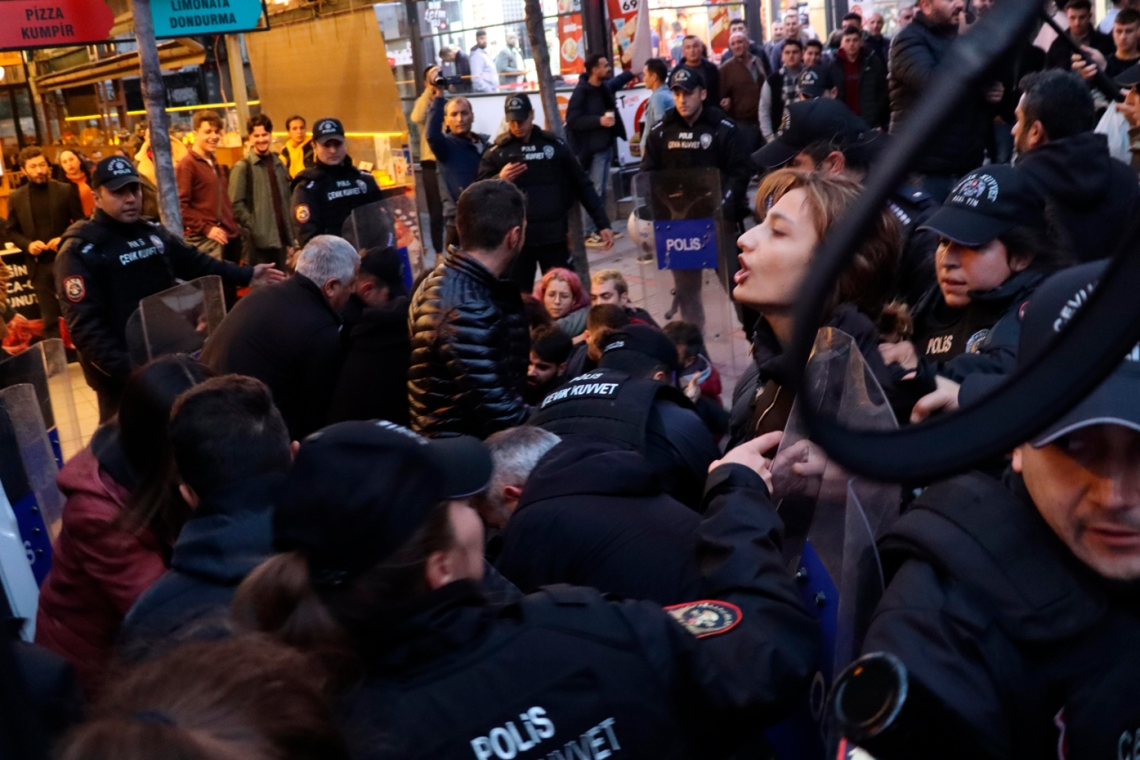 Savcıya göre işkence gören sanıklar: ‘Kendilerini yere atarak kendilerine zarar vermiş’ 