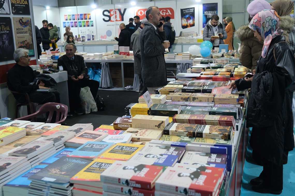 Diyarbakır Kitap Fuarına katılan Kürt yayınevleri sansür ve engellerden şikayetçi 