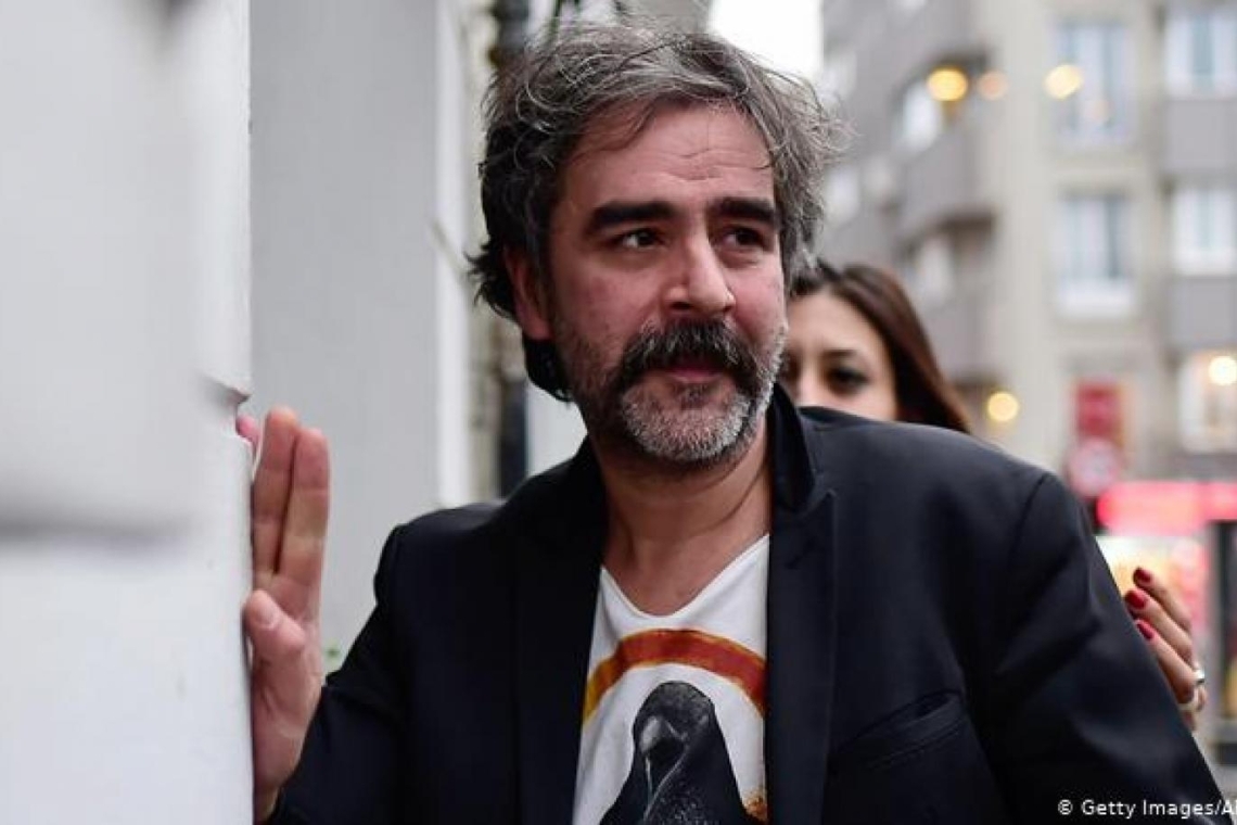 Arrest warrant for journalist Deniz Yücel not lifted