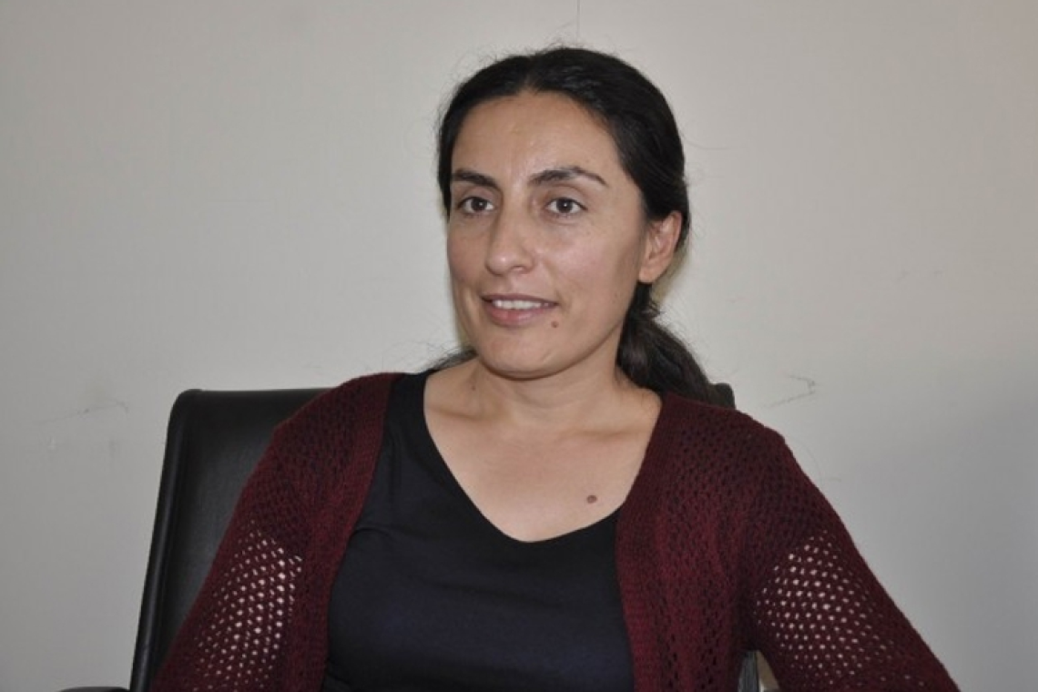 Court issues arrest warrant for journalist Ayşe Kara in retrial on terrorism charges