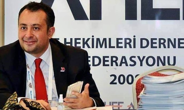 ‘Aşı temini yapılamıyor’ açıklaması nedeniyle 'dezenformasyon' suçlamasından yargılanan doktor beraat etti