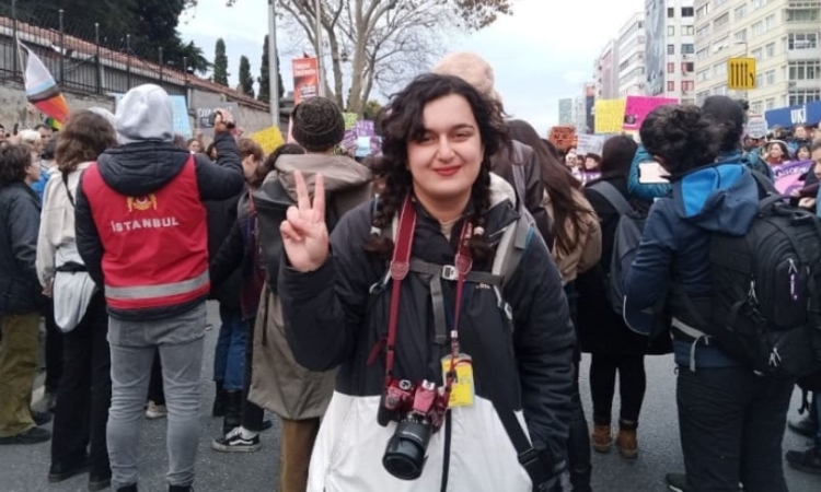 Gazeteci Elif Bayburt hâkim karşısına çıktı