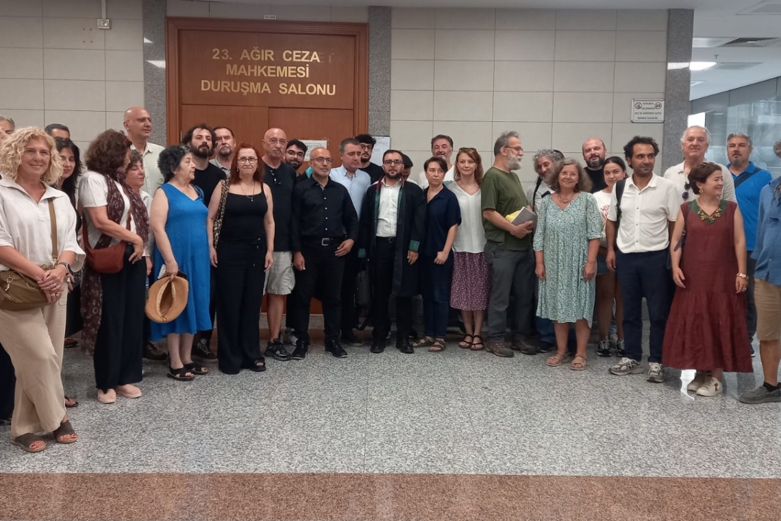 Yavuz Ekinci'ye 'Rüyası Bölünenler' romanı nedeniyle açılan dava yeniden görüldü