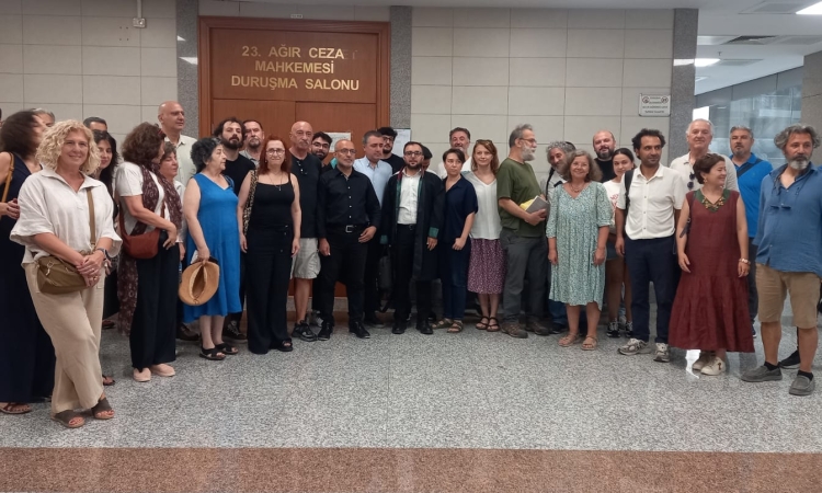 Yavuz Ekinci'ye 'Rüyası Bölünenler' romanı nedeniyle açılan dava yeniden görüldü