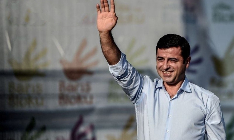 Selahattin Demirtaş'ın Diyarbakır'da yargılandığı davada istinaf mahkemesi kararları beklenecek