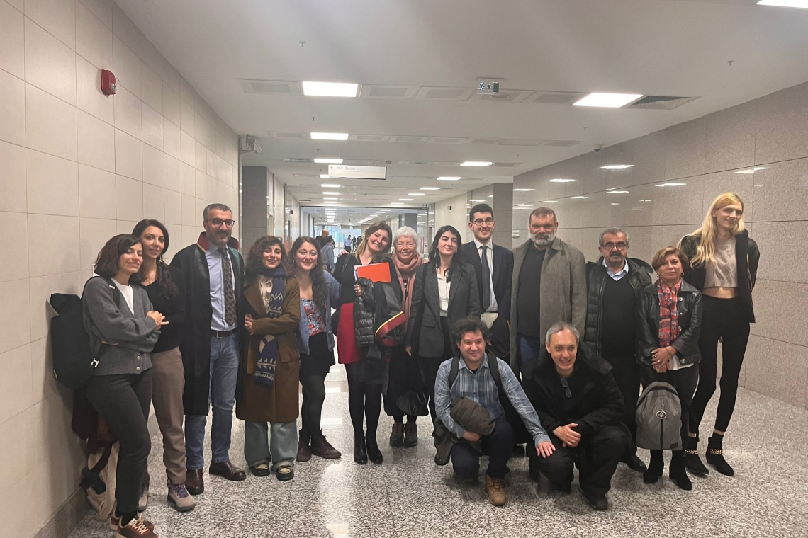 Telifli haberler nedeniyle yargılanan gazetecilerin ilk duruşması görüldü