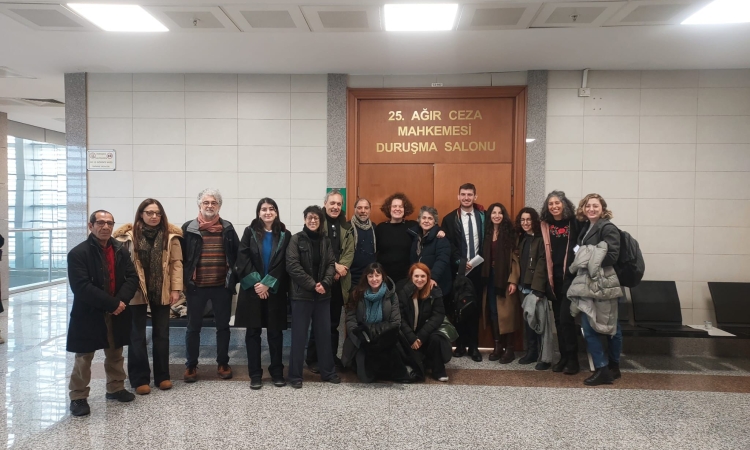 Gazeteci Elif Akgül ve Mehmet Saltoğlu 'HDK davası'ndan beraat etti