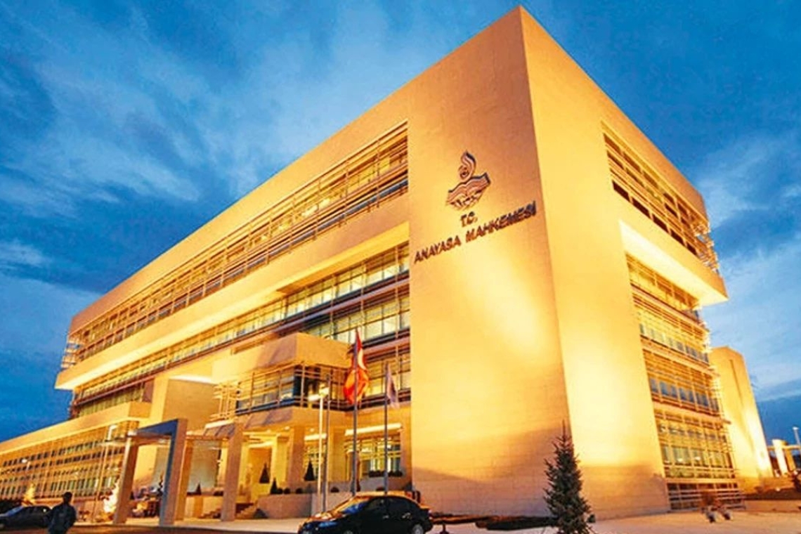 Anayasa Mahkemesi'nden "Fransız ajanı" haberine ihlal kararı: Gazeteci Bülent Kılıç'ın etkili başvuru hakkı ihlal edildi