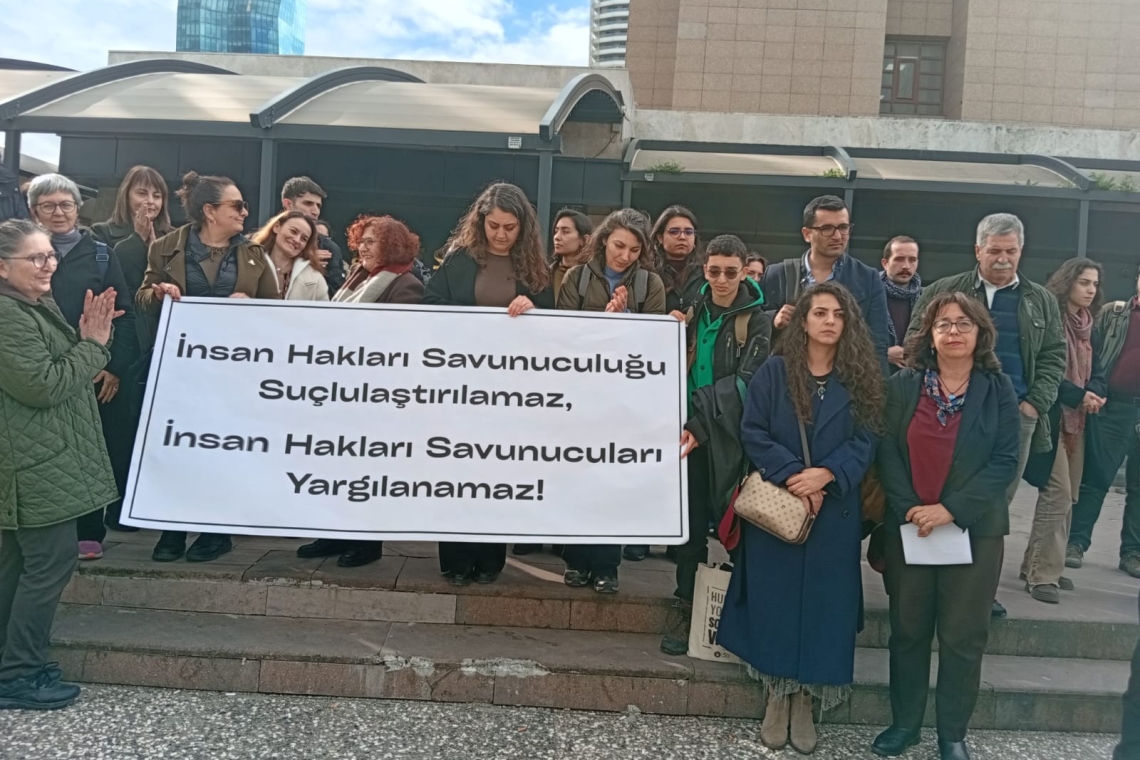 Hak savunucularının yargılandığı "cumhurbaşkanına hakaret" davasında dört öğrenci tahliye edildi