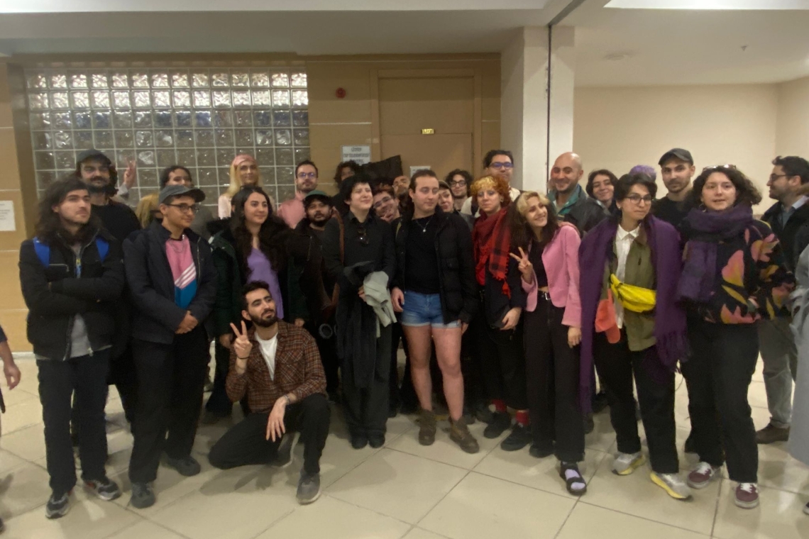 6 saat süren Trans Onur Yürüyüşü davası: Polis salondan çıkmadı, hâkim savunmaları kesti