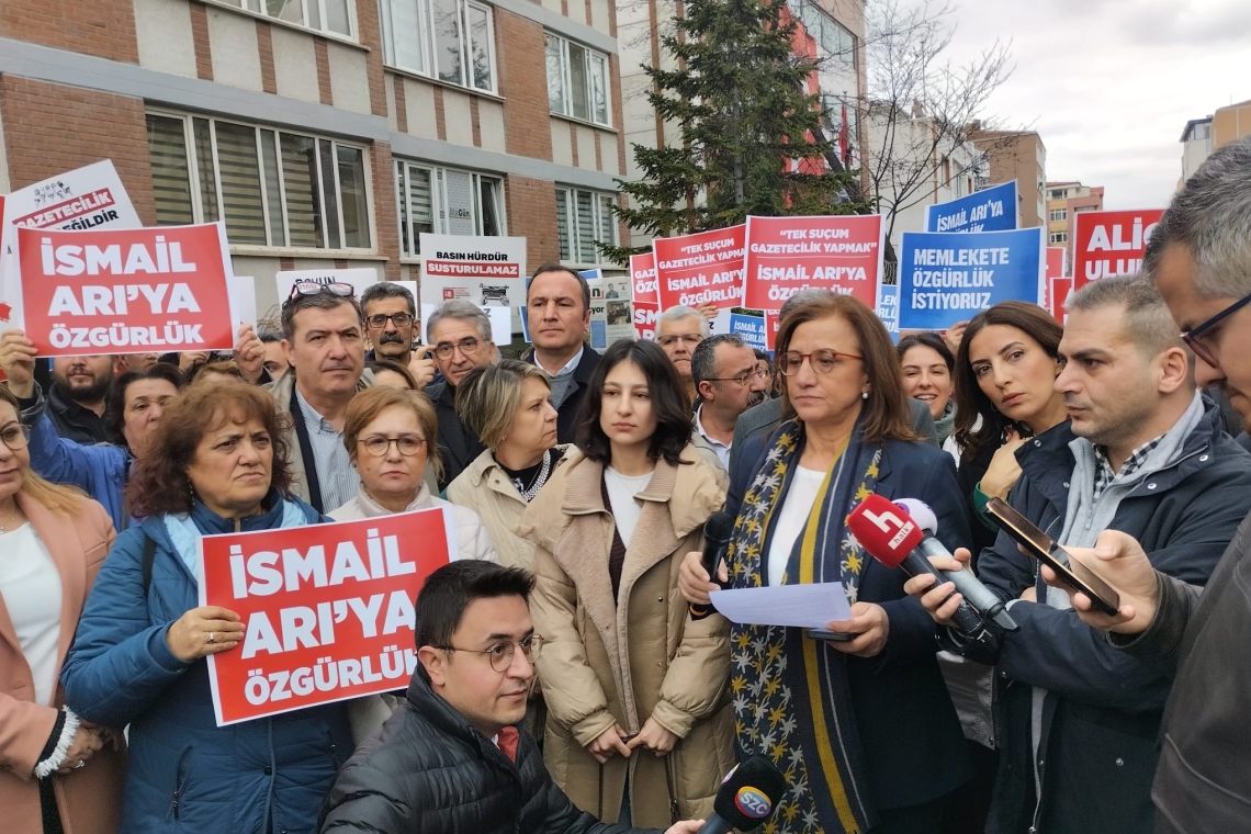 Gazeteciler Arı ve Uludağ için Ankara'da ortak açıklama okundu: “Gazeteciler düşman değildir, bu hukuktan vazgeçilmelidir”