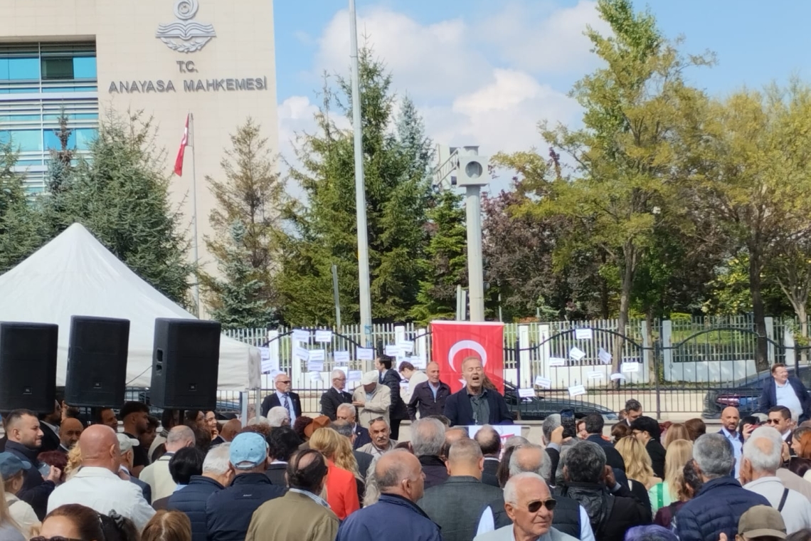 Basın meslek örgütleri ve siyasi partilerinden AYM önünde eylem:  “Engellemeler kabul edilemez”