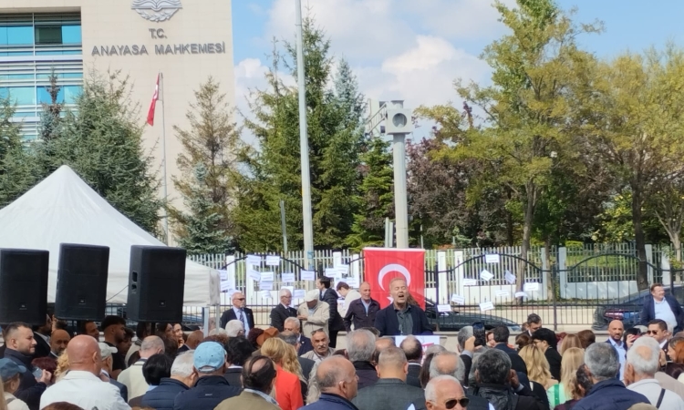 Basın meslek örgütleri ve siyasi partilerinden AYM önünde eylem:  “Engellemeler kabul edilemez”